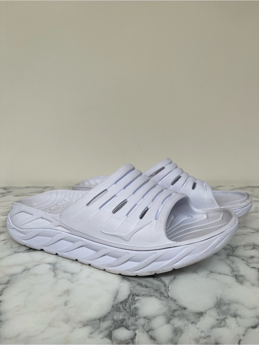 Hoka One One Ora Recovery Slide Sandals Post Workout White Unisex Women's 10
